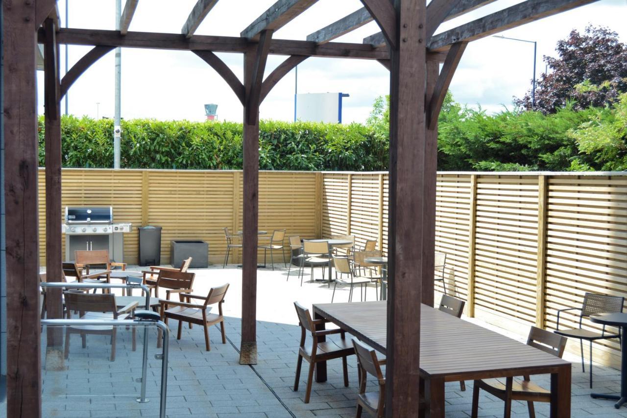 Staybridge Suites London Heathrow - Bath Road, An Ihg Aparthotel Хилингдън Екстериор снимка