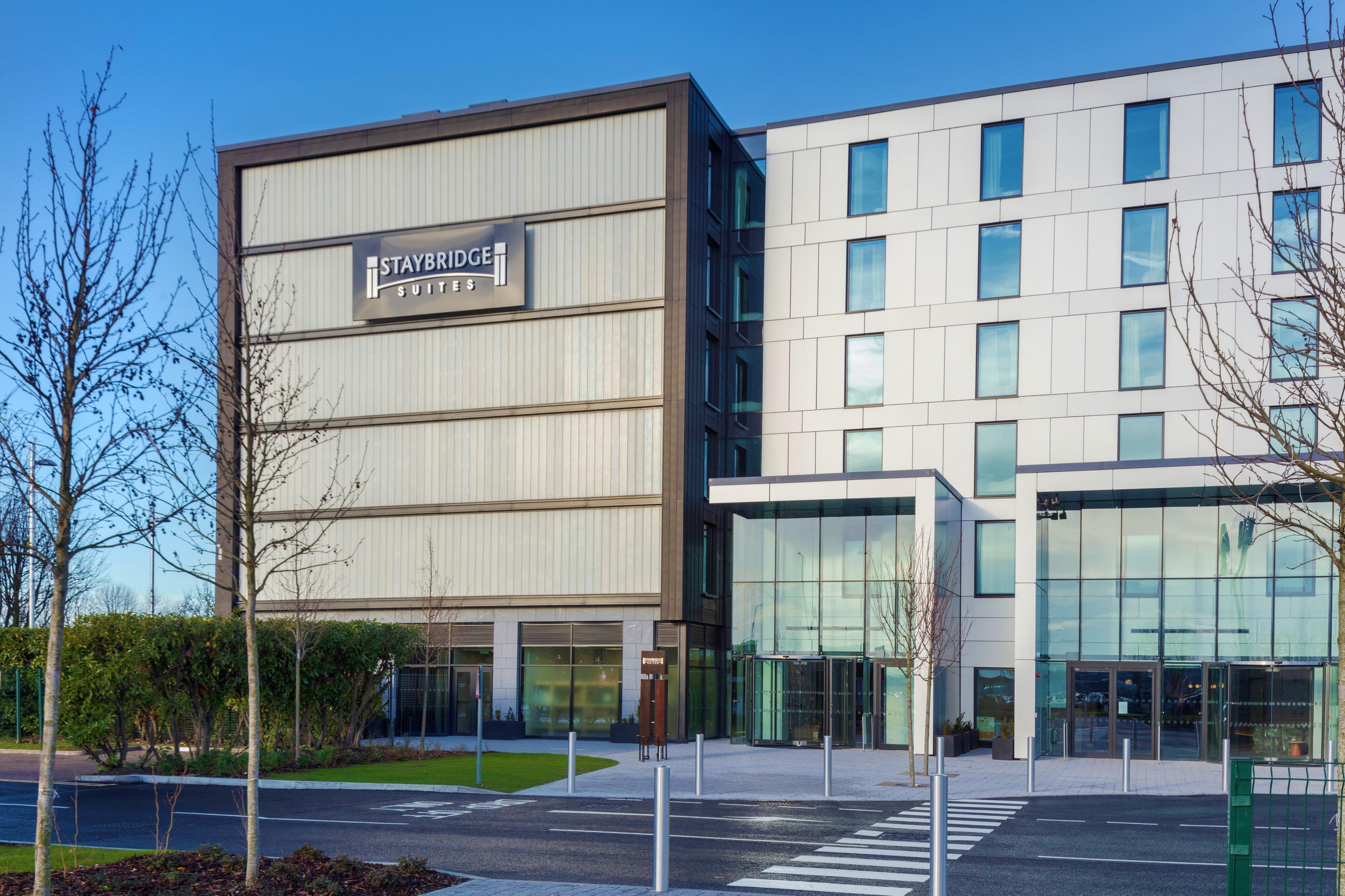 Staybridge Suites London Heathrow - Bath Road, An Ihg Aparthotel Хилингдън Екстериор снимка