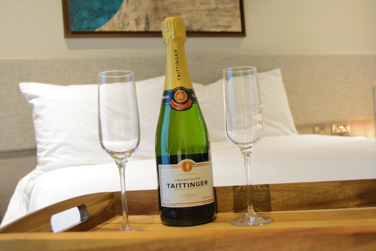 Staybridge Suites London Heathrow - Bath Road, An Ihg Aparthotel Хилингдън Екстериор снимка